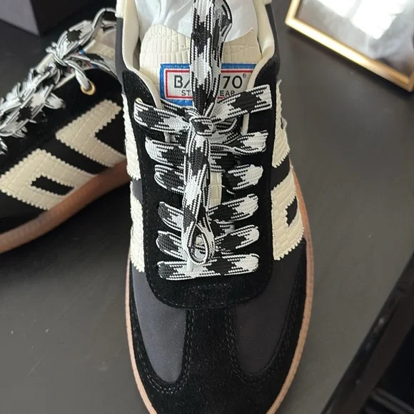 Back 70 cloud sneakers. Black and white. Size 9. - Picture 1 of 5